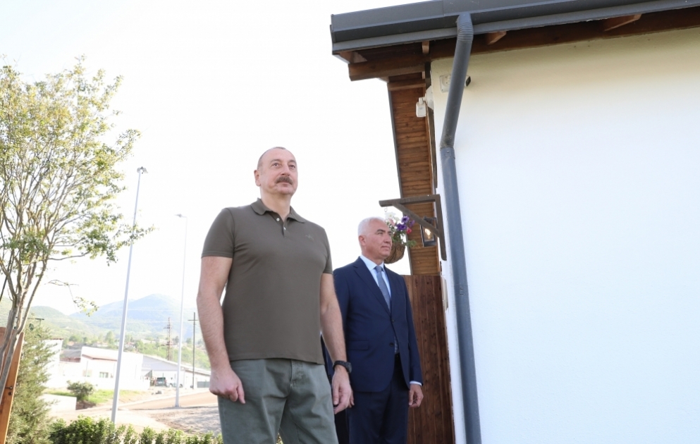 President Ilham Aliyev unveiled 1 December Street sign and viewed renovated house VIDEO