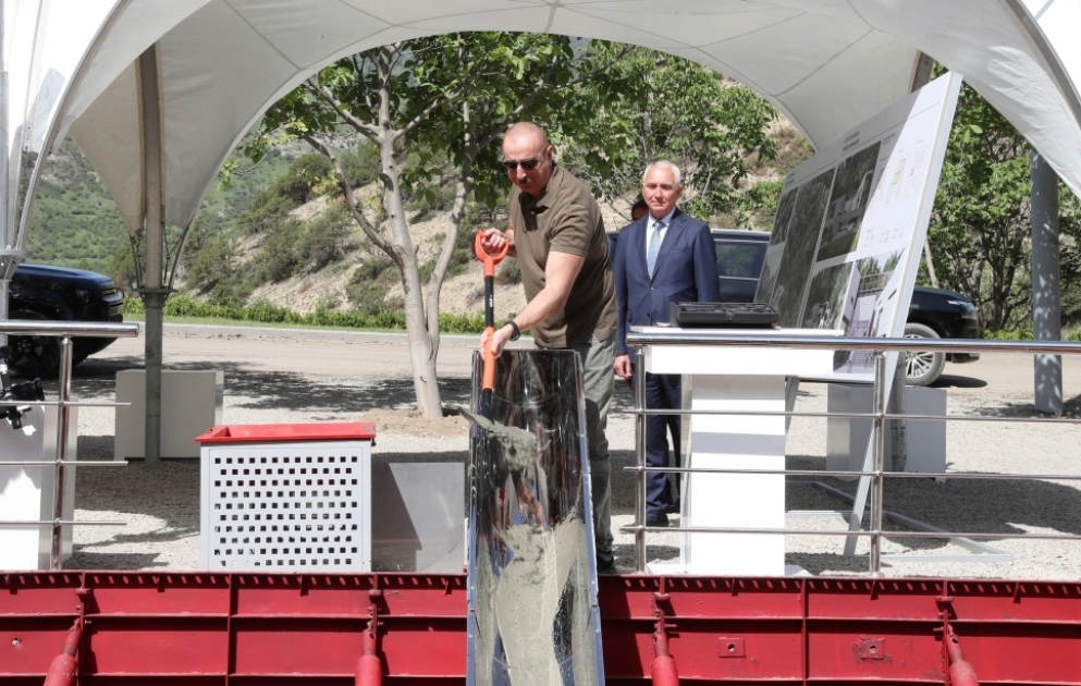 La première pierre du premier quartier résidentiel avec immeubles d'appartements posée à Latchine  VIDEO