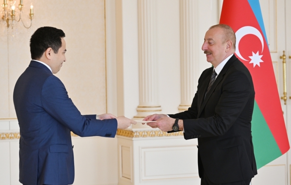 Le président de la République reçoit les lettres de créance du nouvel ambassadeur du Kazakhstan VIDEO