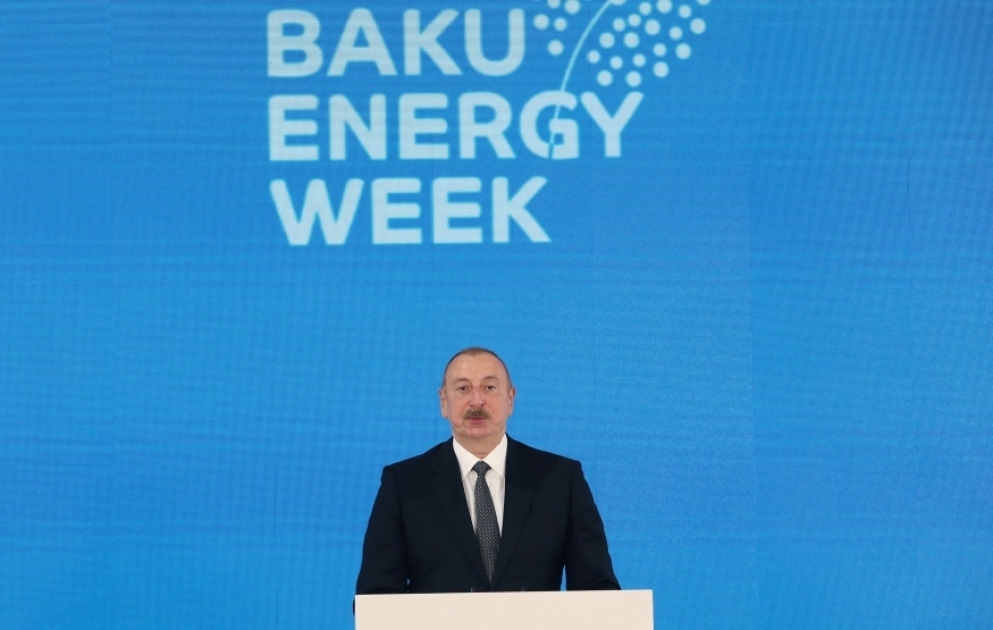 Prezident İlham Əliyev: Xəzər Neft-Qaz Sərgisi Azərbaycana öz potensialını beynəlxalq investorlara təqdim etməyə kömək edir VİDEO