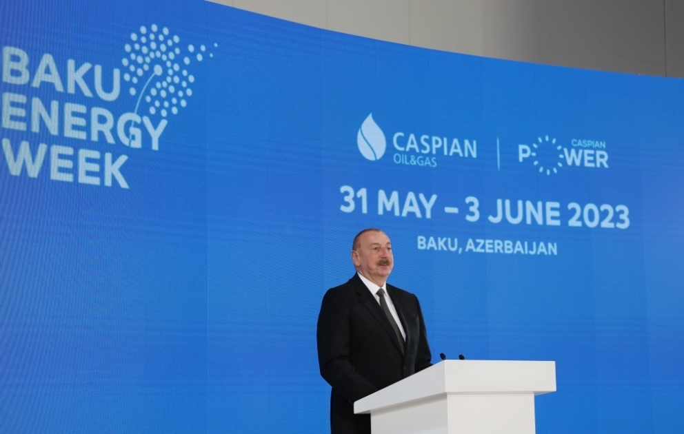 Baku Energy Week: Präsident Ilham Aliyev nimmt an der offiziellen Eröffnung der 28. Internationalen Kaspischen Öl- und Gasausstellung teil VIDEO