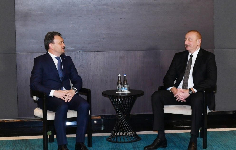 Präsident Ilham Aliyev trifft sich mit dem Premierminister der Republik Moldau VIDEO