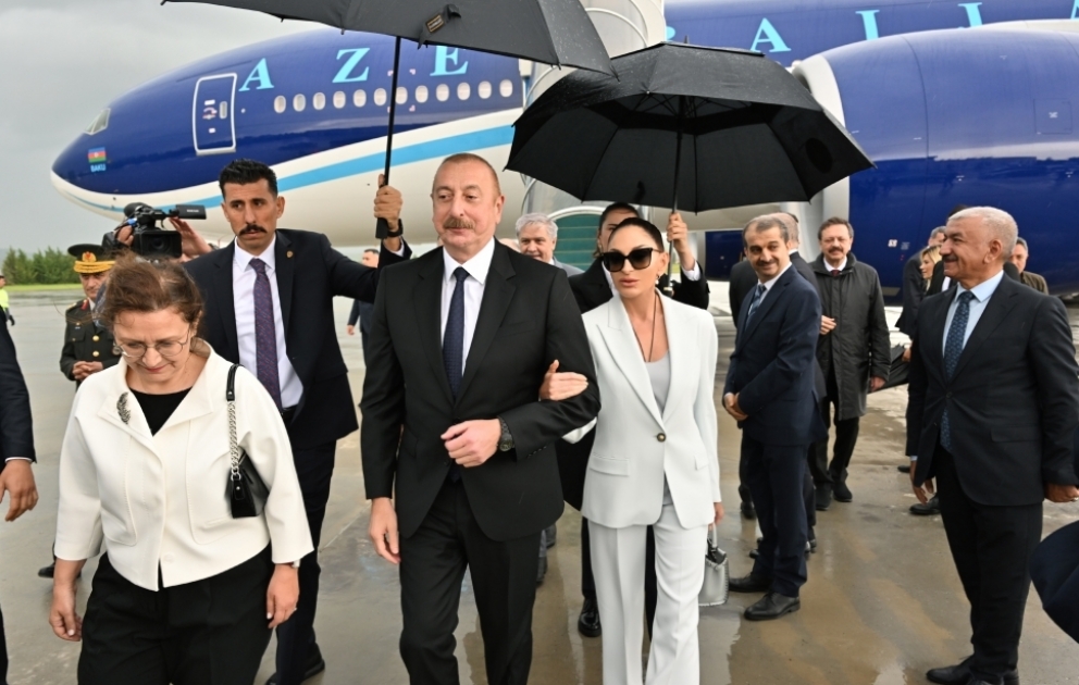 Präsident Ilham Aliyev und First Lady Mehriban Aliyeva zu Arbeitsbesuch in der Türkei eingetroffen VIDEO