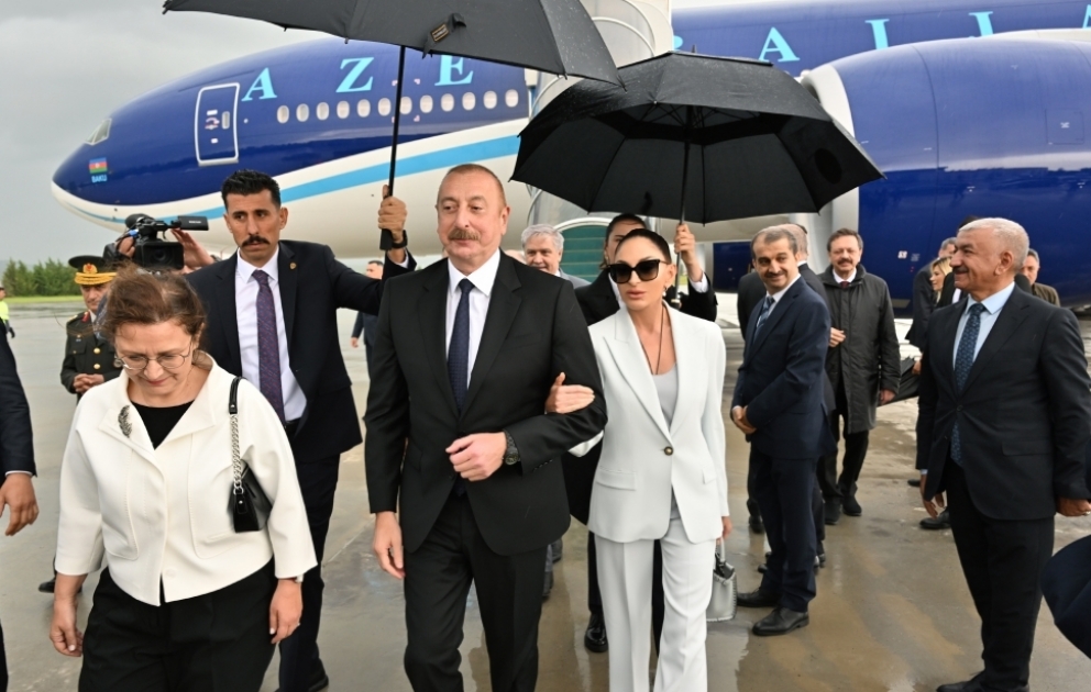 Le président Ilham Aliyev arrive à Ankara, accompagné de son épouse Mehriban Aliyeva VIDEO