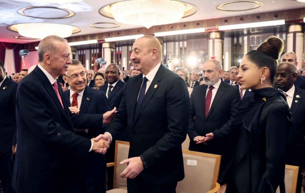 Entrée en fonction du président Erdogan : la réception officielle se tient à Ankara  Le président azerbaïdjanais Aliyev assiste à la cérémonie, accompagné de son épouse  MIS A JOUR VIDEO