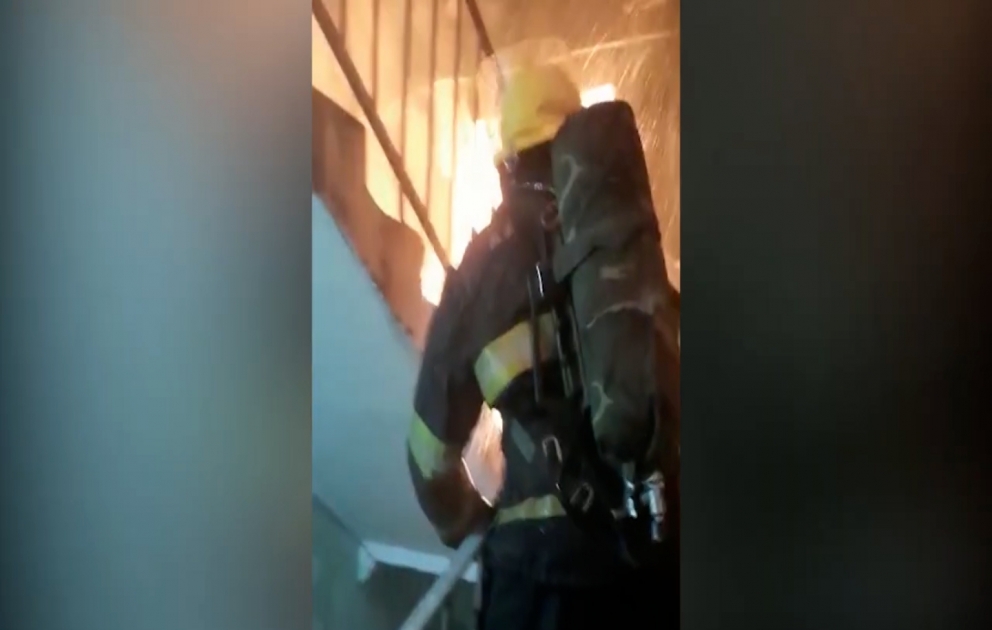 Suraxanı rayonunda doqquzmərtəbəli binada yanğın olub, altı nəfər təxliyə edilib VİDEO