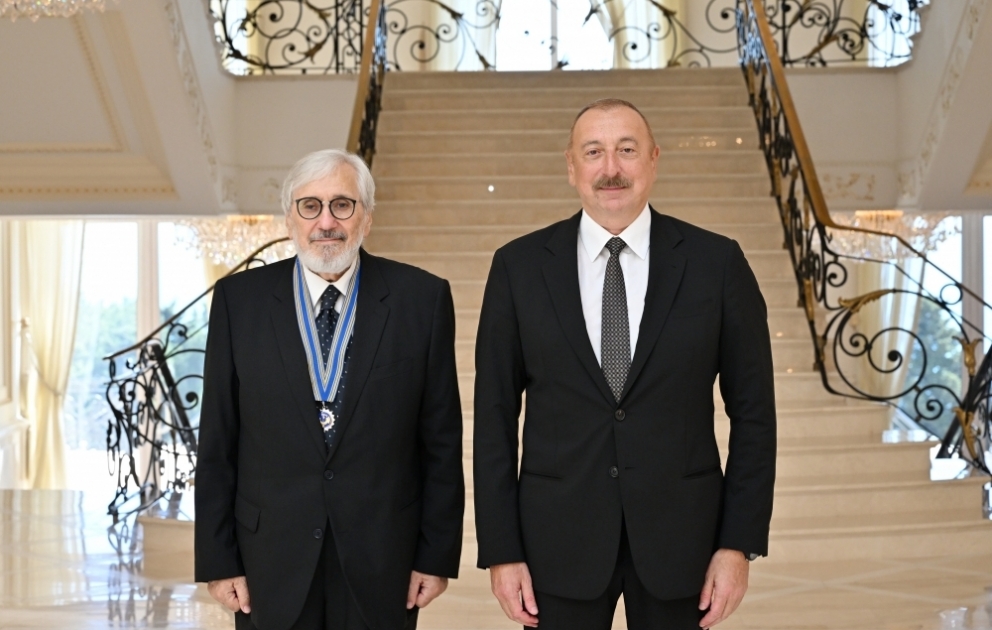 Le président Ilham Aliyev remet l’Ordre « Istiqlal » à Ogtaï Mirgassymov, Artiste du peuple VIDEO