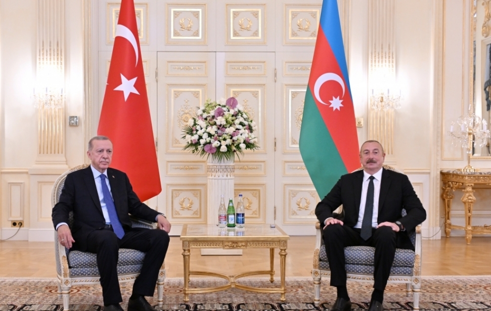 Präsident Ilham Aliyev und Präsident Recep Tayyip Erdogan treffen sich zu Vier-Augen-Gespräch in Baku VIDEO
