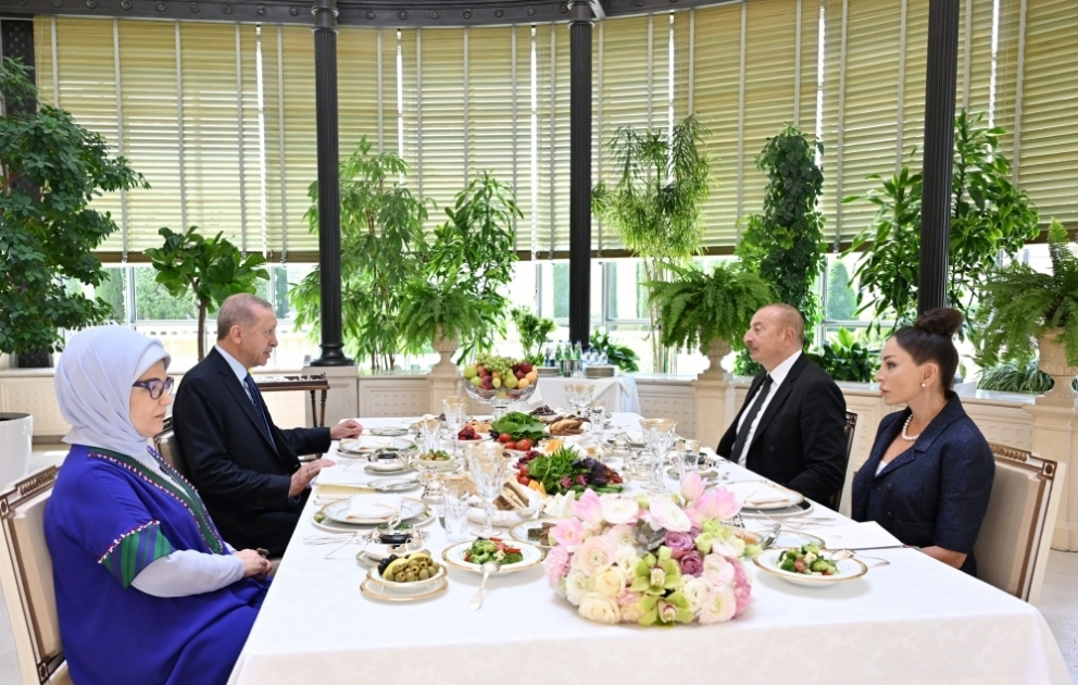 Gemeinsames Arbeitsessen zwischen Präsident Ilham Aliyev und Präsident Recep Tayyip Erdogan VIDEO