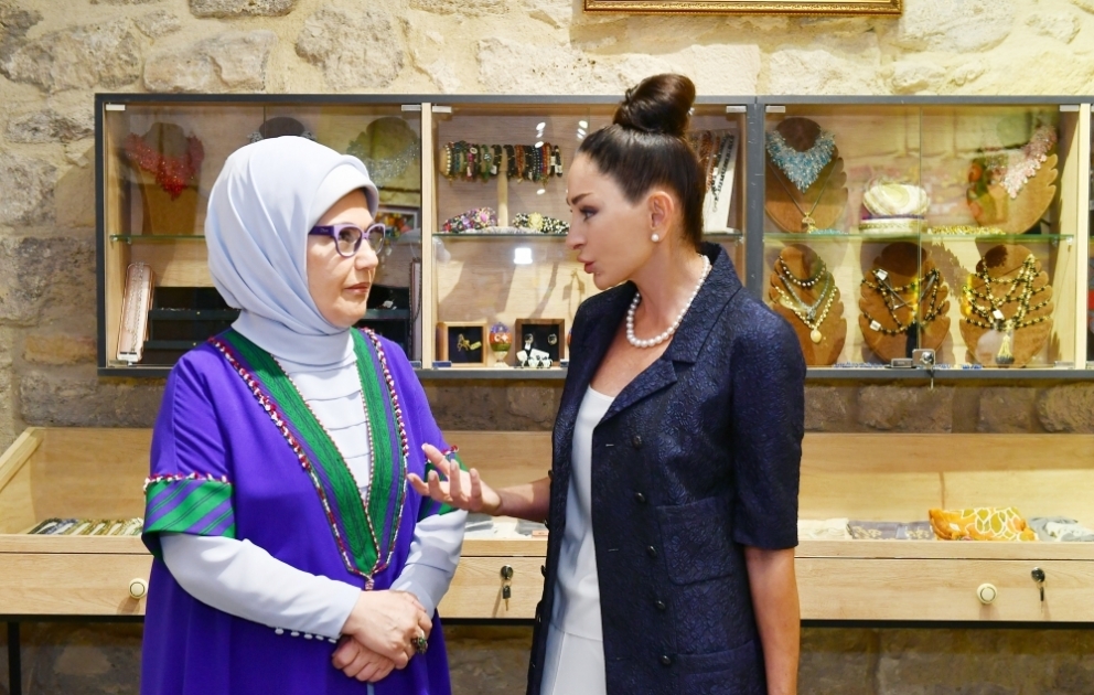 First ladies of Azerbaijan and Türkiye visited Icherisheher VIDEO