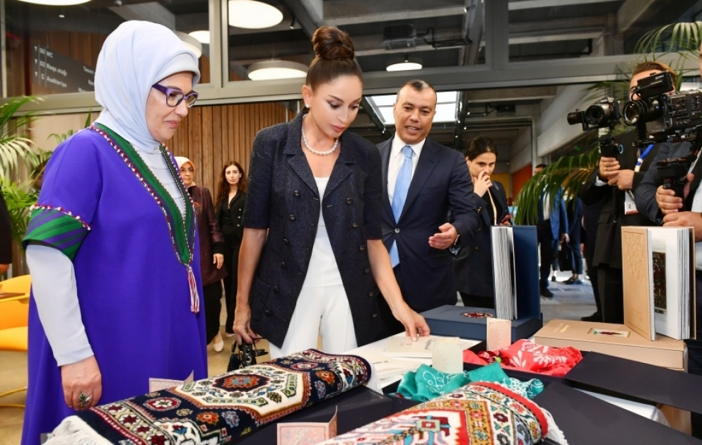 First Ladies von Aserbaidschan und der Türkei besuchen DOST-Zentrum für integrative Entwicklung und Kreativität in Baku VIDEO