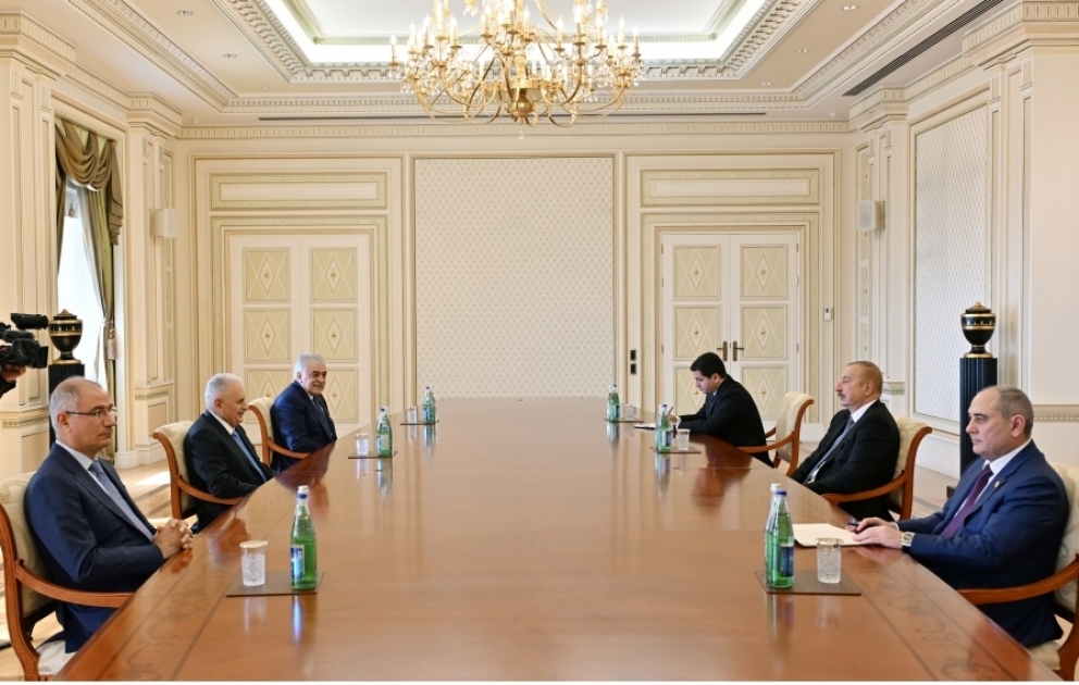 Präsident Ilham Aliyev empfangt ersten stellvertretenden Vorsitzenden der türkischen Partei für Gerechtigkeit und und Aufschwung Binali Yildirim VIDEO