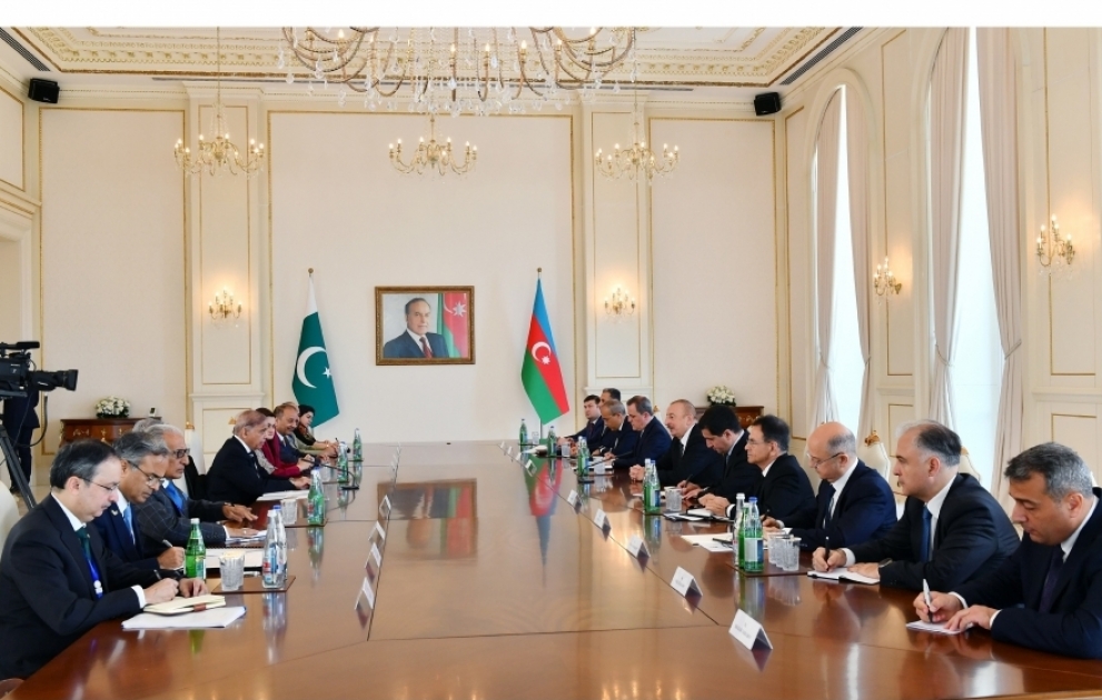 Le président Ilham Aliyev et le Premier ministre Shehbaz Sharif ont eu un entretien élargi aux délégations  MIS A JOUR VIDEO