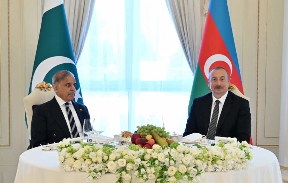 Official lunch was hosted on behalf of President of Azerbaijan in honor of Prime Minister of Pakistan VIDEO