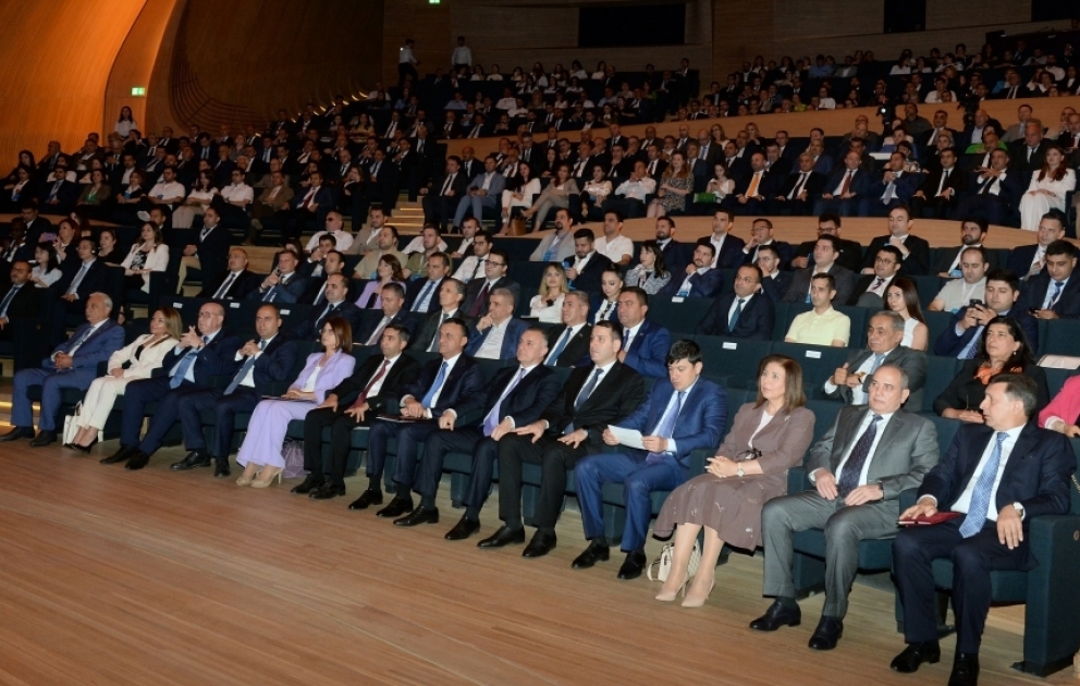 Yüksəkkeyfiyyətli tibbi xidmətlərin təşkili ilk növbədə peşəkar mütəxəssislərin səmərəli fəaliyyəti ilə bağlıdır YENİLƏNİB 3 VİDEO