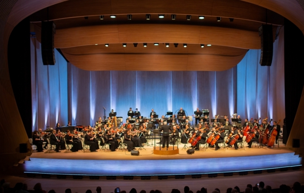 Heydər Əliyev Mərkəzində Azərbaycan Dövlət Simfonik Orkestrinin konserti olub VİDEO