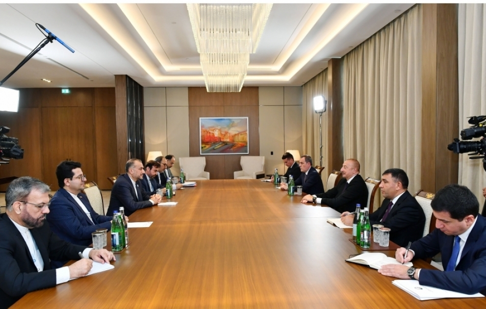 Le président azerbaïdjanais reçoit le ministre iranien des Affaires étrangères MIS A JOUR VIDEO