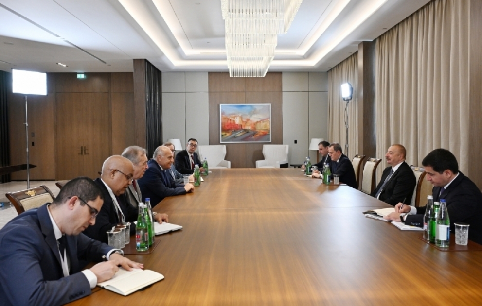 Президент Ильхам Алиев принял министра иностранных дел и национального сообщества за рубежом Алжира  ОБНОВЛЕНО ВИДЕО