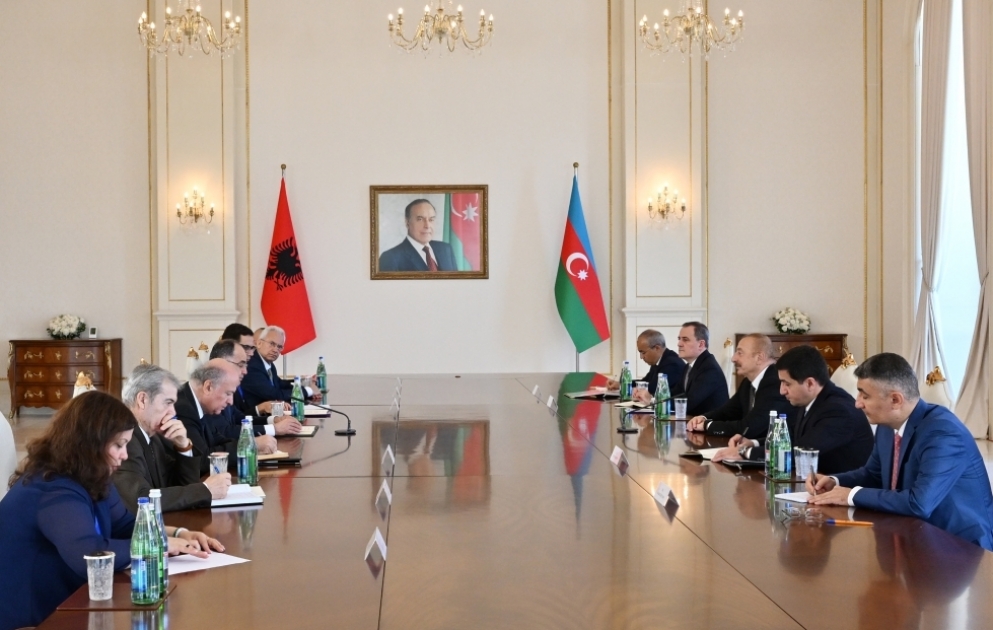Präsident Ilham Aliyev und sein albanischer Amtskollege Bajram Begaj treffen sich in erweitertem Format AKTUALISIERT VIDEO