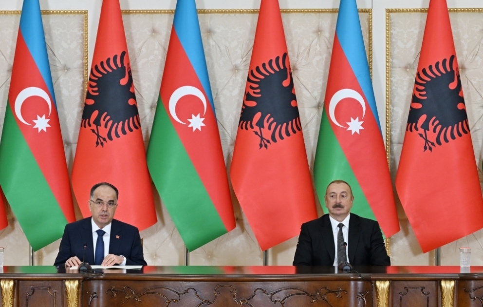 Les présidents azerbaïdjanais et albanais font des déclarations à la presse VIDEO