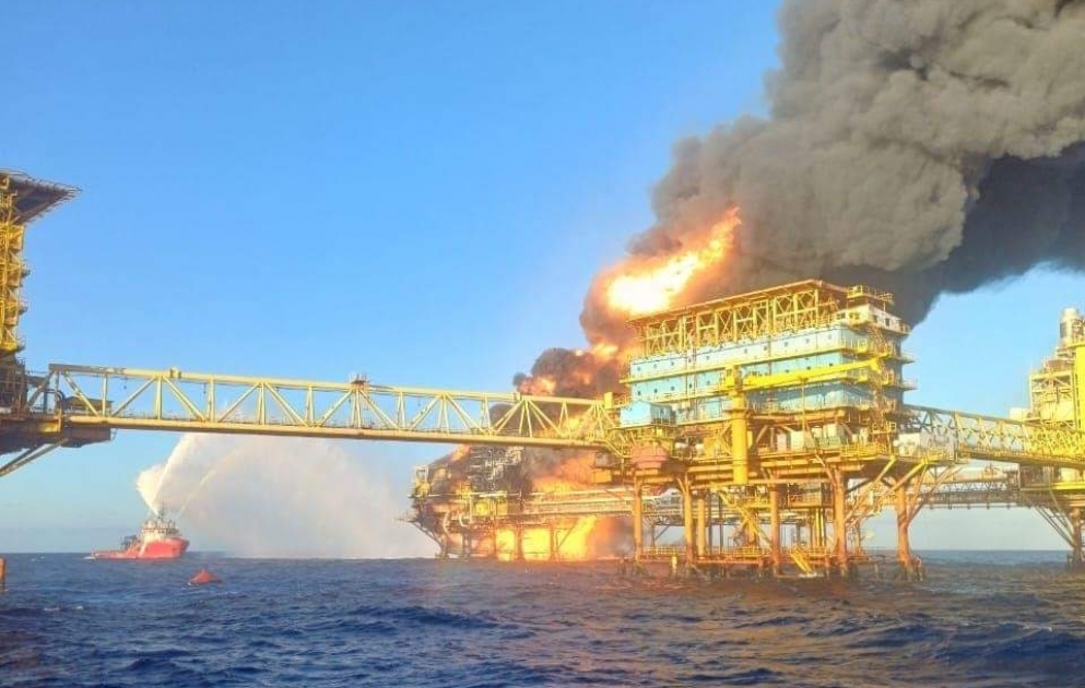 A gas platform explosion off Mexico kills 2 workers, injures 8 and leaves 1 missing, officials say VIDEO