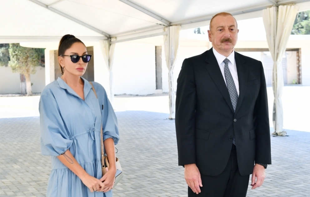 Prezident İlham Əliyev və birinci xanım Mehriban Əliyeva Mərkəzi Nəbatat Bağında aparılan işlərlə tanış olublar  YENİLƏNİB VİDEO