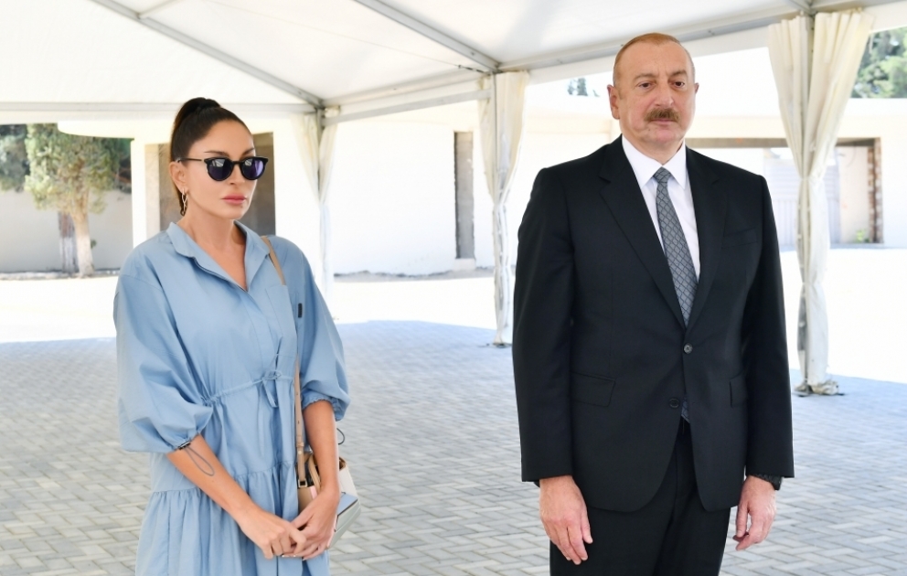 Президент Ильхам Алиев и первая леди Мехрибан Алиева ознакомились с работами, проводимыми в Центральном ботаническом саду  ОБНОВЛЕНО ВИДЕО