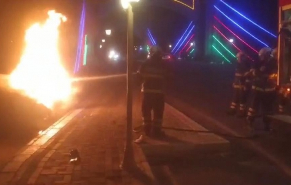 Naxçıvanda qəzadan sonra yanan avtomobildən iki nəfər xilas edilib VİDEO