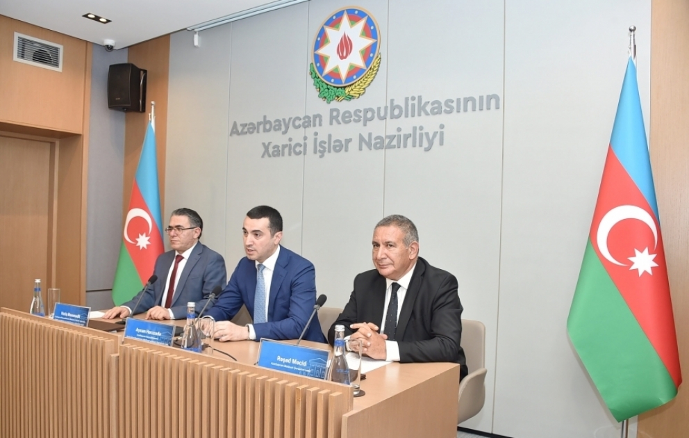 Bəzi xarici jurnalistlərin adı “qara siyahı”dan çıxarılıb YENİLƏNİB -2 VİDEO