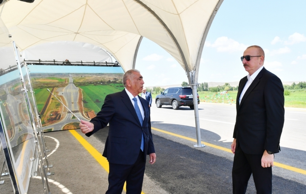 Le président de la République inspecte l’avancement de la construction d’un tronçon de la route Ahmadbeyli-Fuzouli-Choucha MIS A JOUR VIDEO