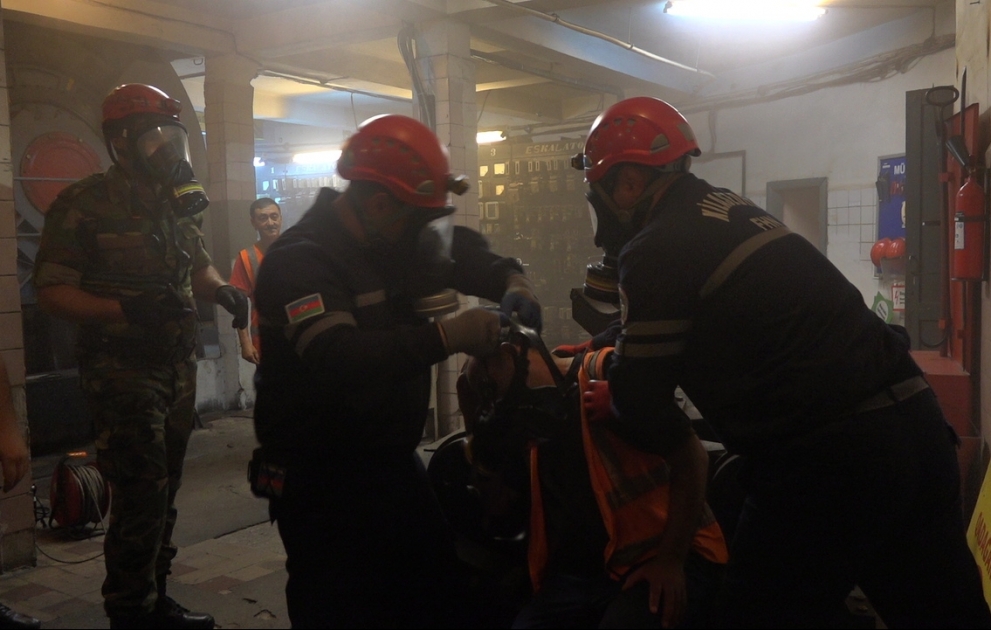 Fövqəladə Hallar Nazirliyi tərəfindən metroda təlim keçirilib VİDEO
