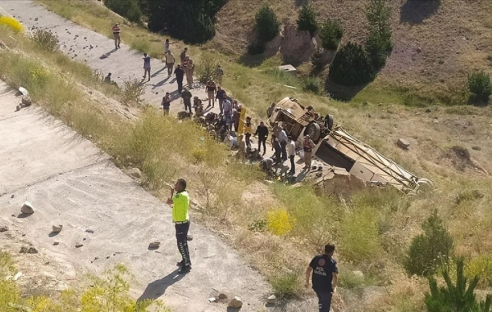 5 dead, 23 injured after bus falls off viaduct in Türkiye's Kars VIDEO