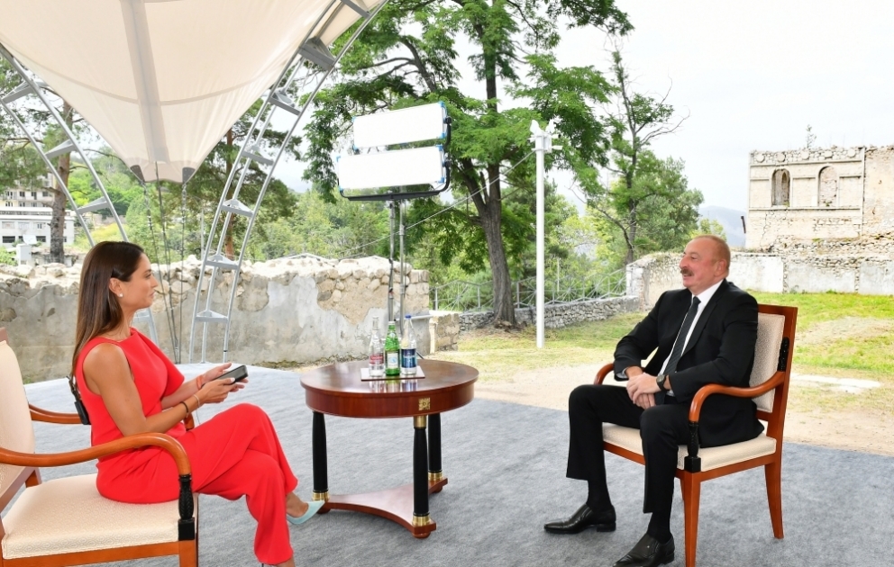 Le président Ilham Aliyev accorde une interview à la chaîne de télévision Euronews VIDEO