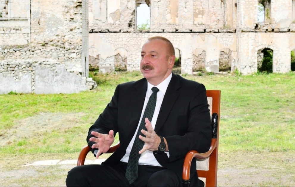 Azərbaycan Prezidenti: Sərhəd-keçid məntəqəsini qurduğumuz vaxtdan etibarən Qarabağın 2 mindən artıq sakini Ermənistana asan şəkildə gedib-gəlib VİDEO