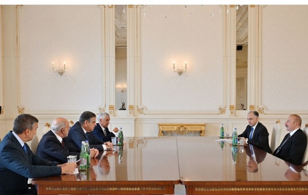 Prezident İlham Əliyev İtaliyanın “Leonardo” şirkətinin direktorlar şurasının sədrini qəbul edib YENİLƏNİB VİDEO