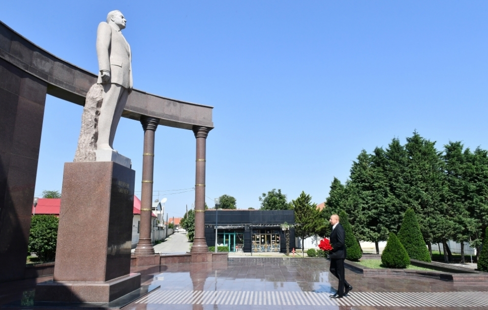 Präsident Ilham Aliyev besucht Region Schamkir VIDEO