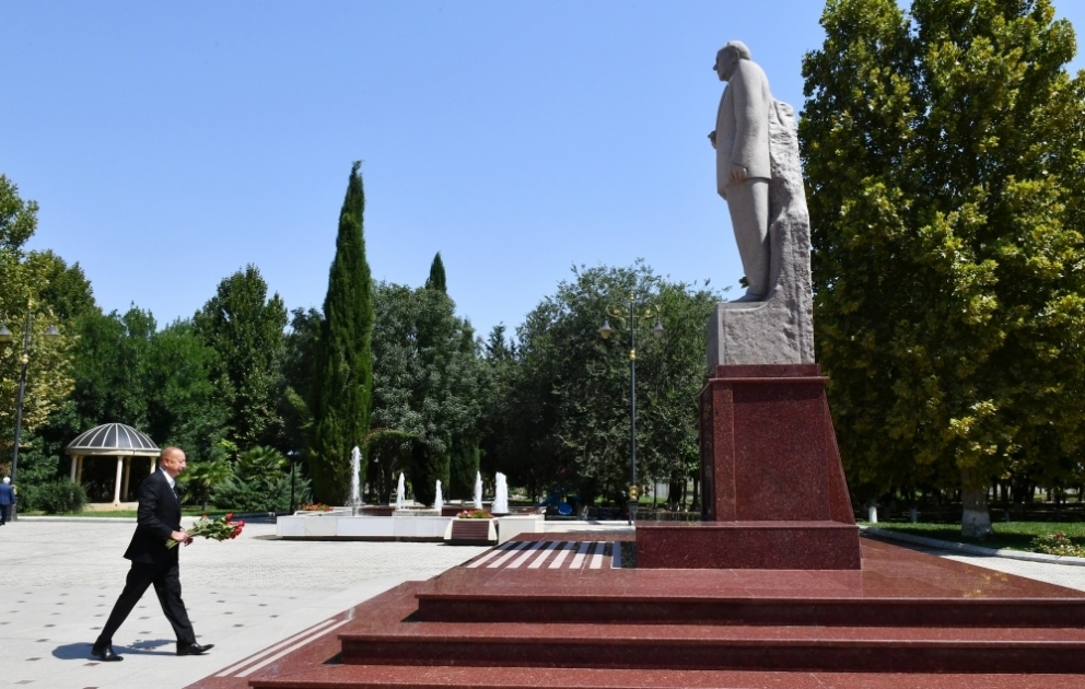 Präsident Ilham Aliyev im Rayon Samukh eingetroffen VIDEO