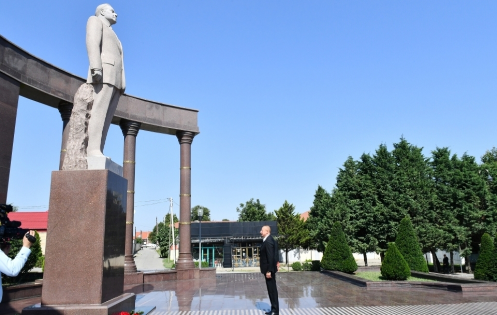 Президент Азербайджана Ильхам Алиев совершил поездку в Шамкирский район ВИДЕО