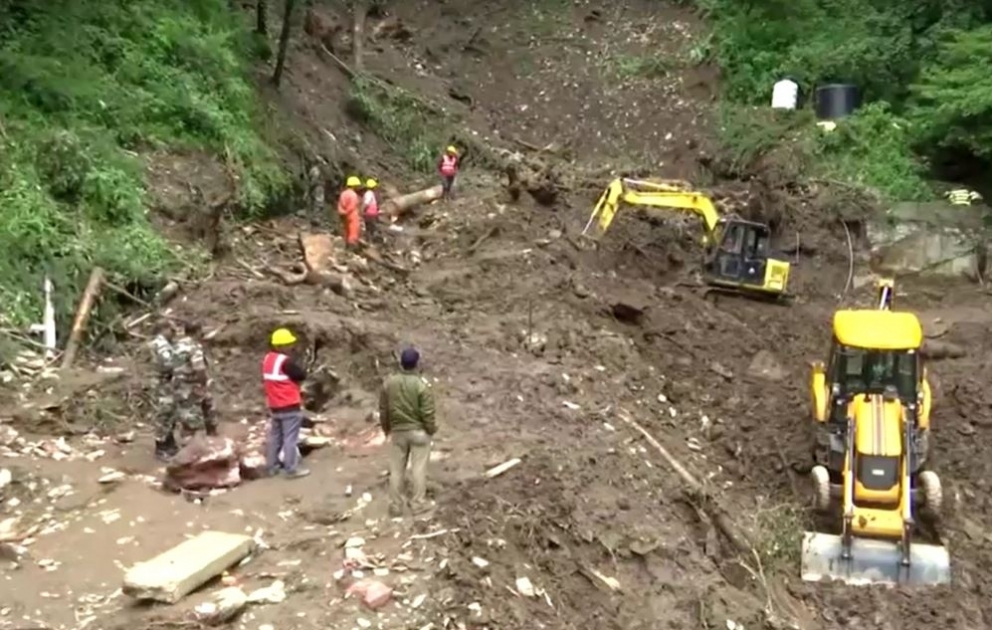 Hindistanda güclü musson yağışları 72 nəfərin həyatına son qoyub VİDEO