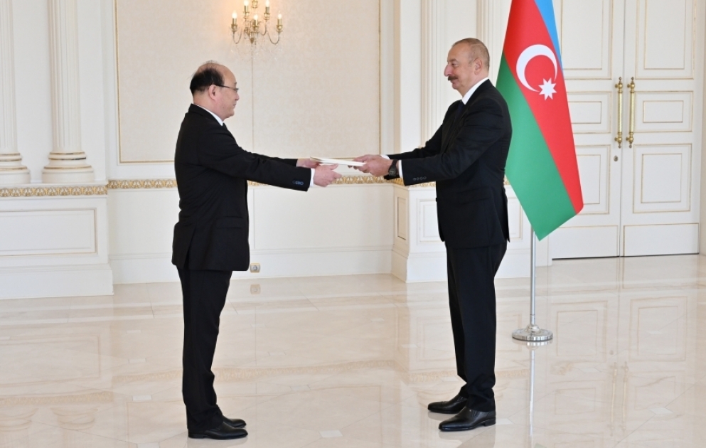 Prezident İlham Əliyev Koreya Xalq Demokratik Respublikasının Azərbaycanda yeni təyin olunmuş səfirinin etimadnaməsini qəbul edib YENİLƏNİB VİDEO