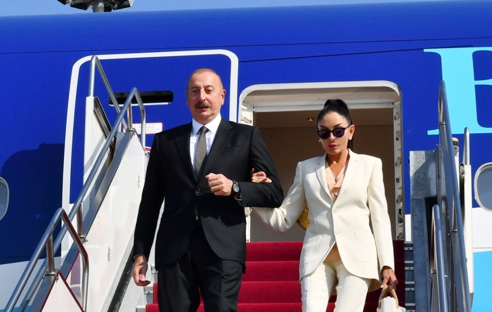 Le président Ilham Aliyev entame une visite de travail en Hongrie  VIDEO