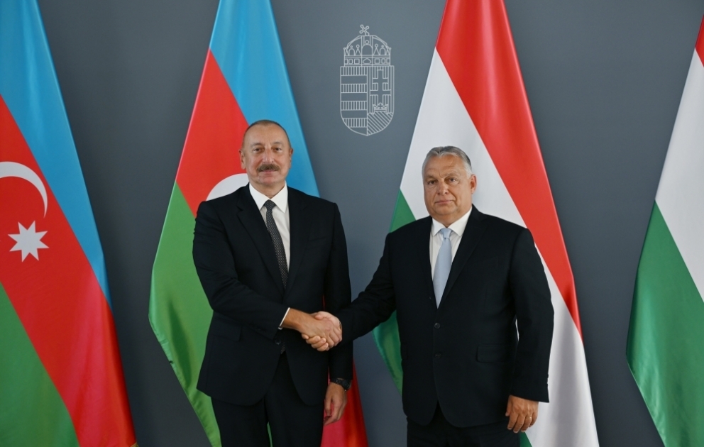 Aserbaidschans Präsident Ilham Aliyev trifft mit ungarischem Premierminister Viktor Orban in Budapest  AKTUALISIERT VIDEO