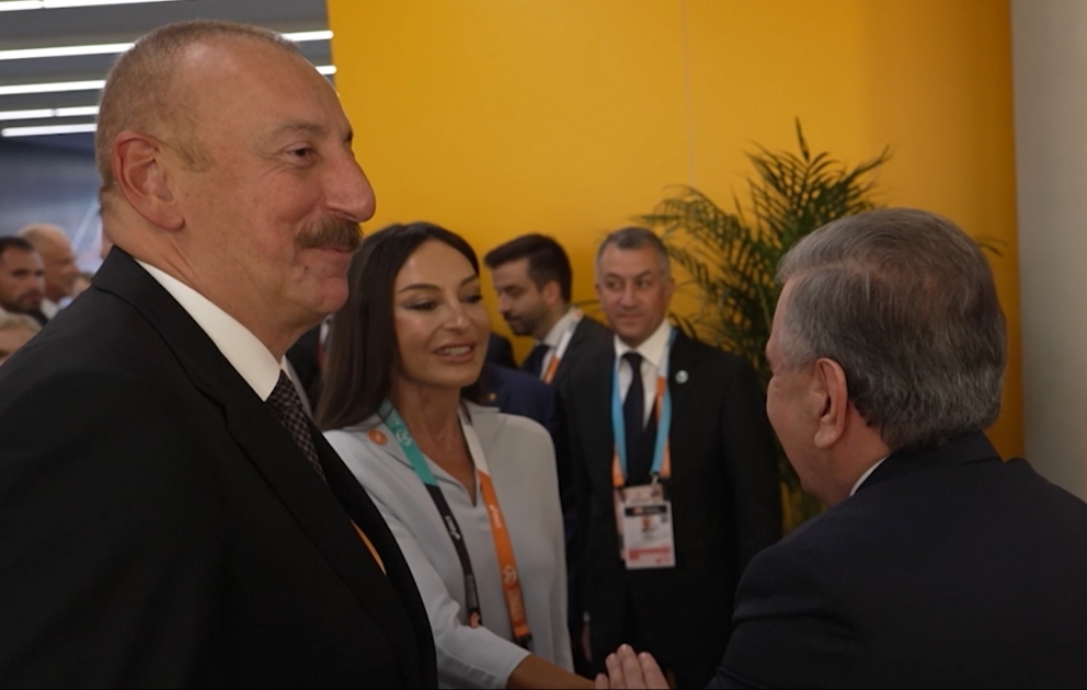 Le président azerbaïdjanais et son épouse assistent à la finale du 100 m masculin des mondiaux d'athlétisme à Budapest  VIDEO