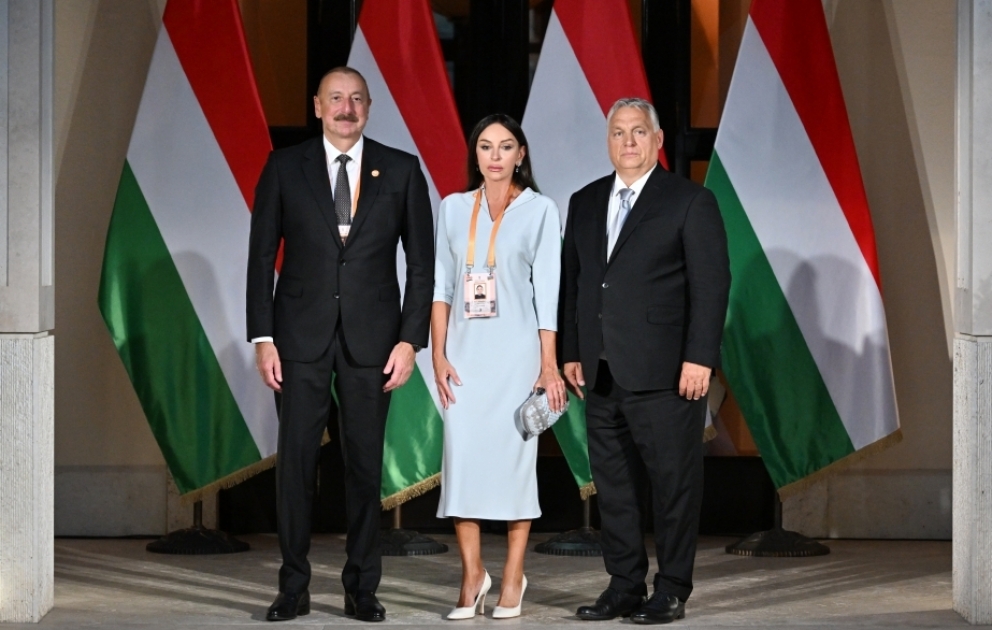 Budapest : Ilham Aliyev et Mehriban Aliyeva assistent à un banquet offert à l'occasion de la fête nationale de la Hongrie  VIDEO