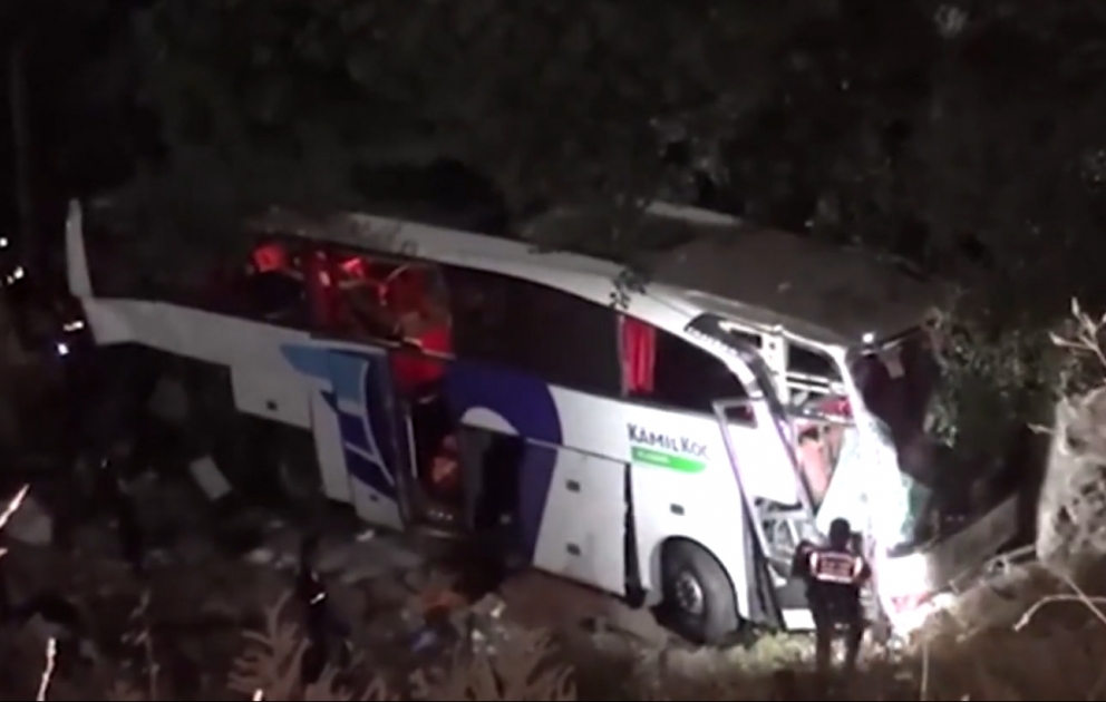 Türkiyədə ağır yol qəzası: 12 nəfər ölüb, 19 nəfər yaralanıb  VİDEO