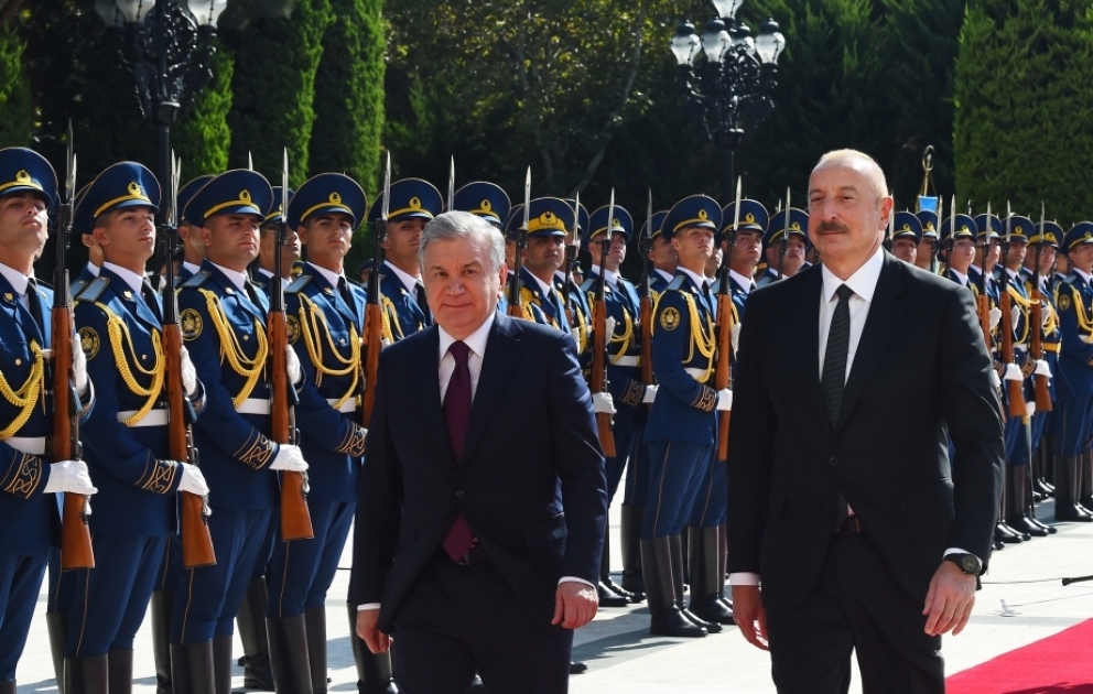 Özbəkistan Prezidenti Şavkat Mirziyoyevin rəsmi qarşılanma mərasimi olub VİDEO