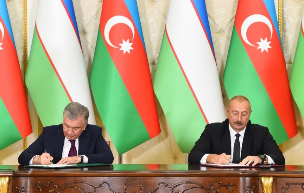 Aserbaidschan und Usbekistan unterzeichnen Dokumente  VIDEO