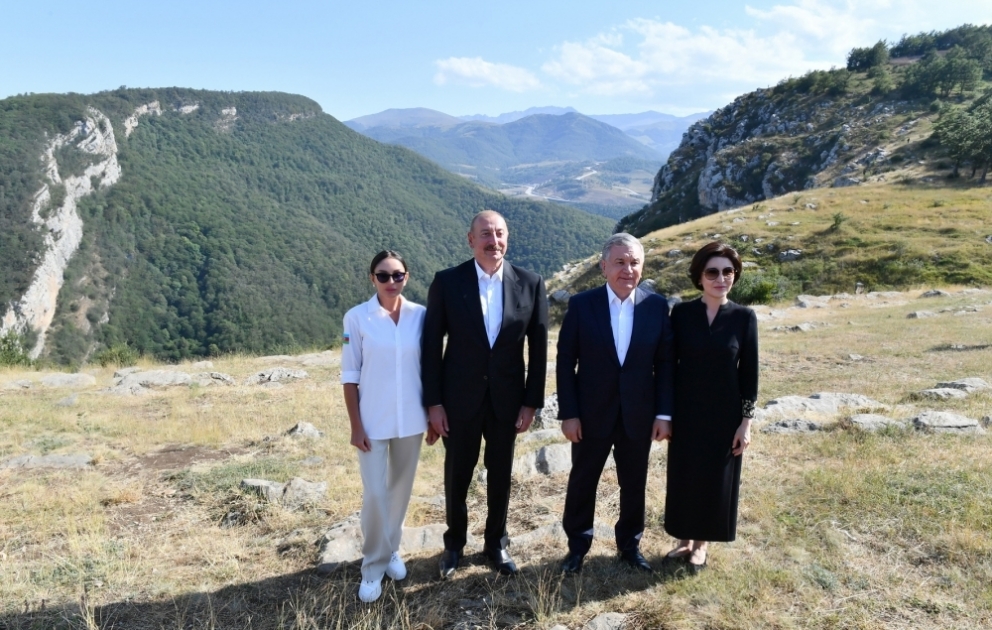 Azərbaycan ilə Özbəkistan prezidentləri və xanımları Şuşaya səfər ediblər YENİLƏNİB VİDEO