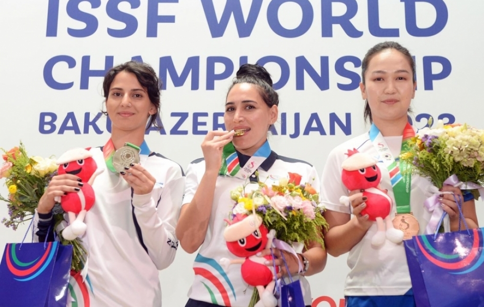 Bakıdakı dünya çempionatında medal qazanan Azərbaycan atıcıları mükafatlandırılıblar VİDEO