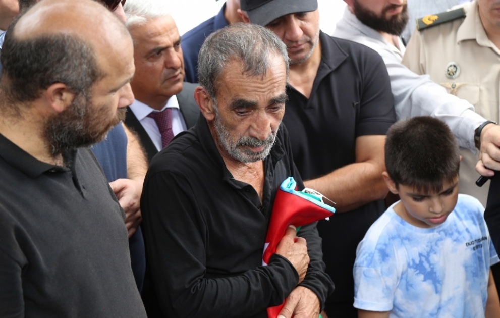 Otuz bir il əvvəl şəhid olan Nurəli Abdullayev torpağa tapşırılıb  VİDEO